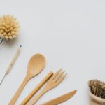 Professionele keuken met duurzame apparaten en energiezuinige technologieën die afval verminderen en efficiëntie verhogen.